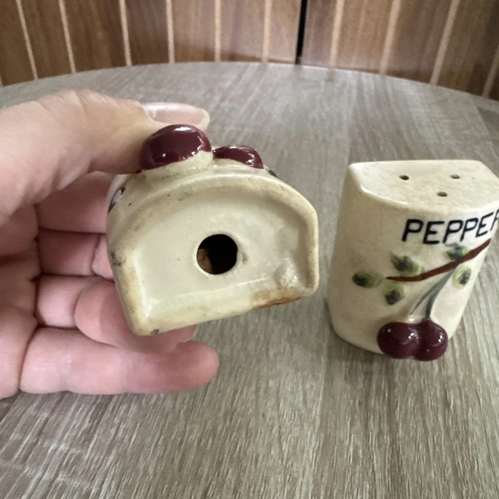 VINTAGE Cherry 🍒 Cherries SALT & PEPPER SHAKERS